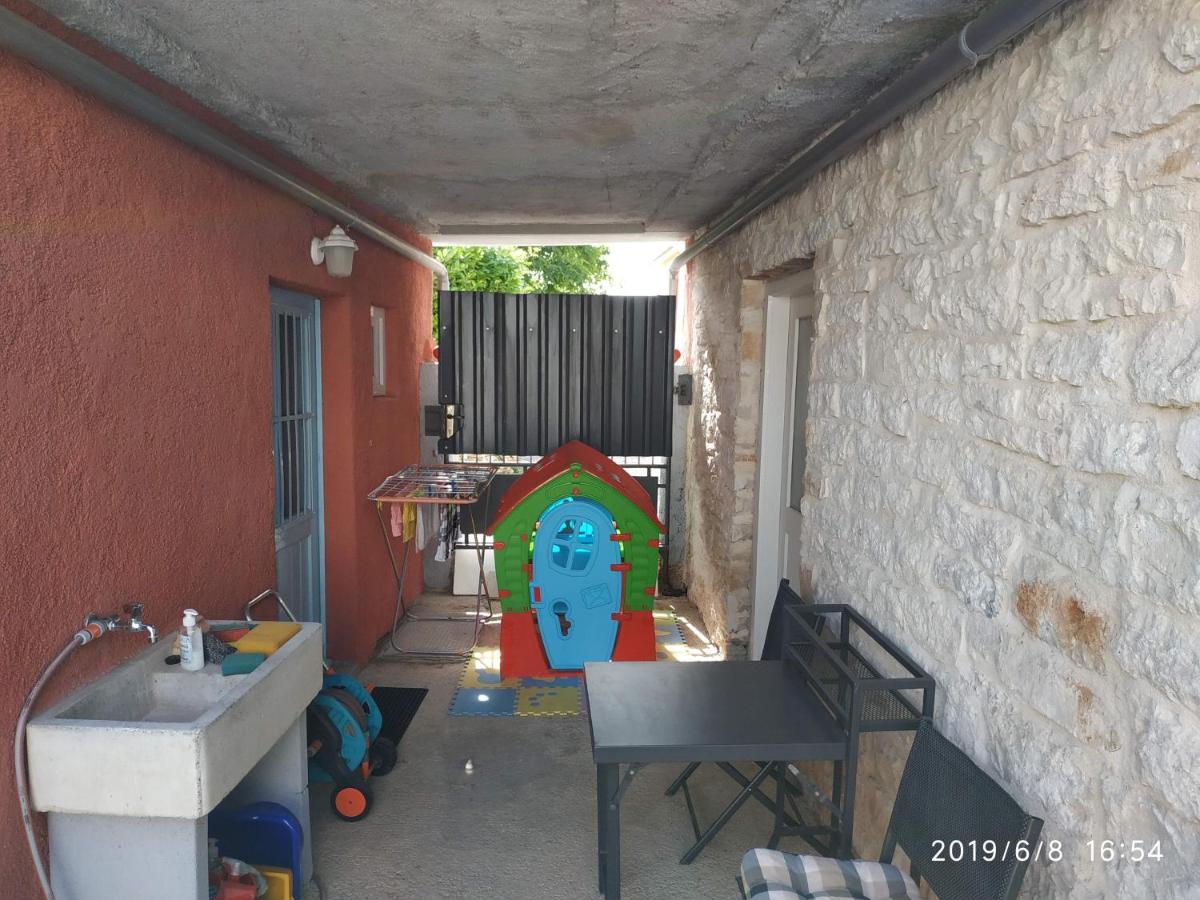 Holiday Home Peruški Zewnętrze zdjęcie