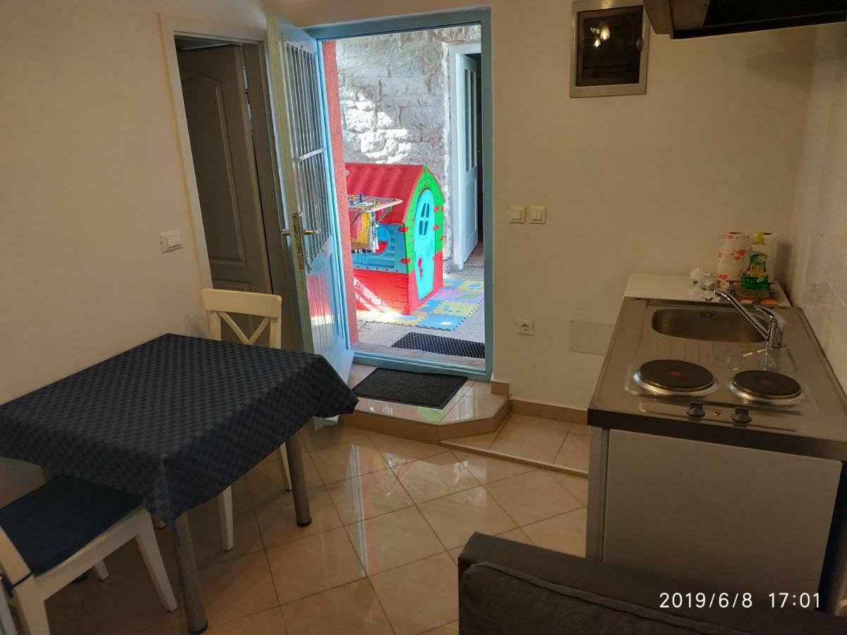 Holiday Home Peruški Zewnętrze zdjęcie